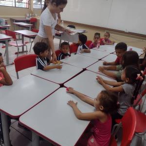 Imagem da notícia As aulas voltaram e as nossas escolas estão do jeito que a gente mais gosta: cheias de alunos!