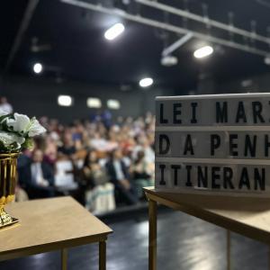 Imagem da notícia LEI MARIA DA PENHA ITINERANTE - JAHU RECEBE INSTRUMENTO DE COMBATE À VIOLÊNCIA DOMÉSTICA PIONEIRO EM SP