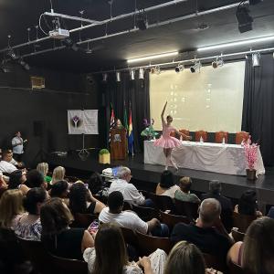 Imagem da notícia LEI MARIA DA PENHA ITINERANTE - JAHU RECEBE INSTRUMENTO DE COMBATE À VIOLÊNCIA DOMÉSTICA PIONEIRO EM SP