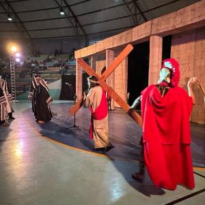 Imagem da notícia SANTA MISSA E VIA SACRA - DOMINGO COM NOITE DE FÉ ARTE