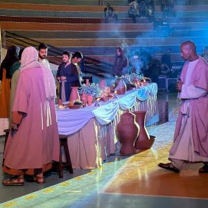 Imagem da notícia SANTA MISSA E VIA SACRA - DOMINGO COM NOITE DE FÉ ARTE