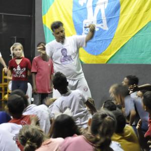 Imagem da notícia Mês da Consciência Negra: Alunos das EMEFs visitam Show da Consciência no Cinema Municipal - FOTOS