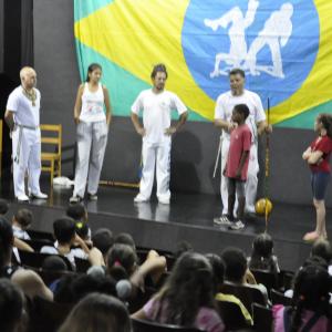 Imagem da notícia Mês da Consciência Negra: Alunos das EMEFs visitam Show da Consciência no Cinema Municipal - FOTOS