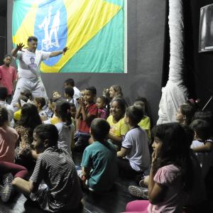 Imagem da notícia Mês da Consciência Negra: Alunos das EMEFs visitam Show da Consciência no Cinema Municipal - FOTOS