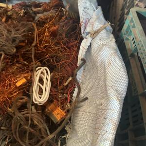 Imagem da notícia PREFEITURA INTERDITA FERROS-VELHOS QUE COMERCIALIZAVAM PRODUTOS IRREGULARES