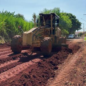Imagem da notícia PREFEITURA REALIZA PAVIMENTAÇÃO DE VIAS DE TERRA