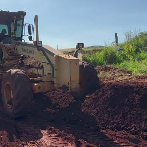 Imagem da notícia PREFEITURA REALIZA PAVIMENTAÇÃO DE VIAS DE TERRA
