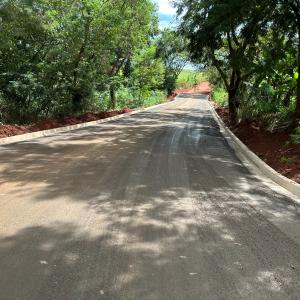 Imagem da notícia PREFEITURA REALIZA PAVIMENTAÇÃO DE VIAS DE TERRA
