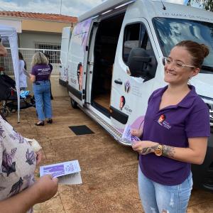 Imagem da notícia LEI MARIA DA PENHA ITINERANTE - MULHERES SÃO ATENDIDAS NO JARDIM NOVA JAÚ