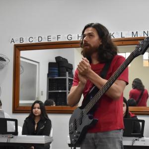 Imagem da notícia MASTERCLASS DO PROJETO GURI APRESENTA BAIXISTA DE RENOME INTERNACIONAL