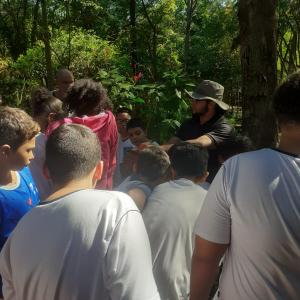 Imagem da notícia ESTUDANTES DA ESCOLA DR. DOMINGOS DE MAGALHÃES APRENDEM NO HORTO