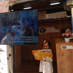 Imagem da notícia LEI MARIA DA PENHA ITINERANTE NO ESTACIONAMENTO DO SENAC MOVIMENTA REGIÃO