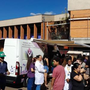 Imagem da notícia LEI MARIA DA PENHA ITINERANTE NO ESTACIONAMENTO DO SENAC MOVIMENTA REGIÃO