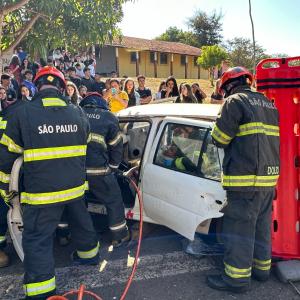 Imagem da notícia SIMULADO ALERTA PARA RISCOS DE ACIDENTE DE TRÂNSITO