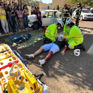 Imagem da notícia SIMULADO ALERTA PARA RISCOS DE ACIDENTE DE TRÂNSITO