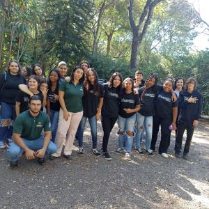 Imagem da notícia ESTUDANTES DA EE DR. TOLENTINO MIRAGLIA APRENDEM NO HORTO SOBRE EFEITOS DAS AÇÕES CAUSADAS PELO HOMEM