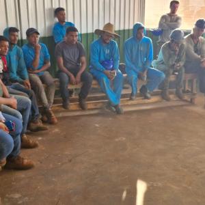 Imagem da notícia MAIO AMARELO: PREFEITURA PROMOVE PALESTRA EM CANTEIRO DE OBRAS