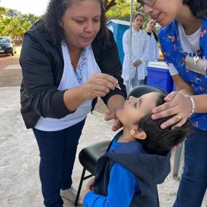 Imagem da notícia 'DIA D' DE VACINAÇÃO CONTRA PARALISIA INFANTIL É SUCESSO