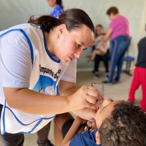 Imagem da notícia 'DIA D' DE VACINAÇÃO CONTRA PARALISIA INFANTIL É SUCESSO
