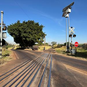 Imagem da notícia PASSAGEM DE NÍVEL DA VICINAL JOSÉ MARIA VERDINI RECEBE MELHORIAS