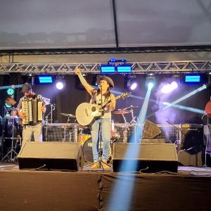 Imagem da notícia FESTIVAL DE INVERNO - FIM DE SEMANA DE SOM E PÚBLICO NA ESTAÇÃO FERROVIÁRIA