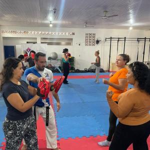 Imagem da notícia MULHERES COMEÇAM AULAS GRATUITAS DE DEFESA PESSOAL