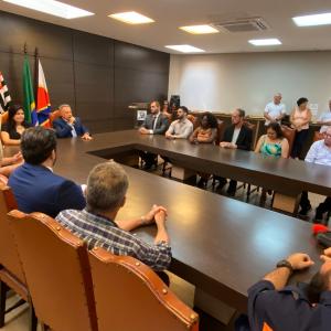 Imagem da notícia PREFEITO E VICE-PREFEITA TOMAM POSSE