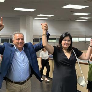 Imagem da notícia PREFEITO E VICE-PREFEITA TOMAM POSSE