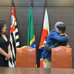 Imagem da notícia PREFEITO E VICE-PREFEITA TOMAM POSSE