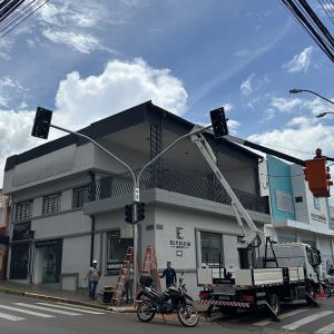 Imagem da notícia PREFEITURA INSTALA MAIS SEMÁFOROS NA CIDADE!