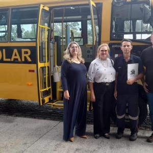 Imagem da notícia PREFEITURA RECEBE NOVO ÔNIBUS PARA A EDUCAÇÃO