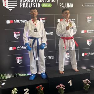 Imagem da notícia ATLETAS JAUENSES CONQUISTAM SETE MEDALHAS NO CAMPEONATO PAULISTA DE KARATÊ