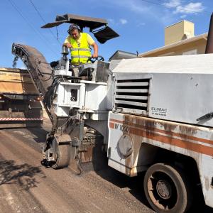 Imagem da notícia PREFEITURA DÁ SEQUÊNCIA A OBRAS DE RECAPE EM DIFERENTES PONTOS DA CIDADE!