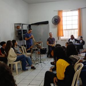 Imagem da notícia TARDE DE MÚSICA, APRENDIZADO E DIVERSÃO PARA ESTUDANTES DA EE CAETANO LOURENÇO DE CAMARGO