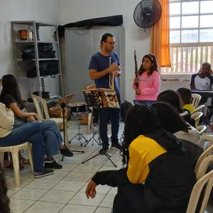 Imagem da notícia TARDE DE MÚSICA, APRENDIZADO E DIVERSÃO PARA ESTUDANTES DA EE CAETANO LOURENÇO DE CAMARGO