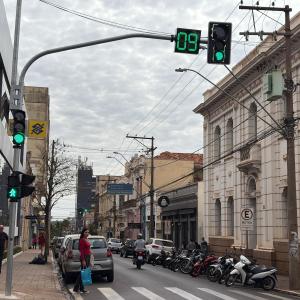 Imagem da notícia PREFEITURA COLOCA MAIS SEMÁFOROS EM FUNCIONAMENTO