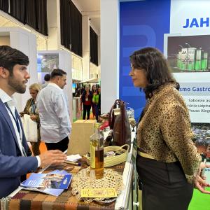 Imagem da notícia AUTORIDADES VISITAM STAND DE JAHU NO CONEXIDADES