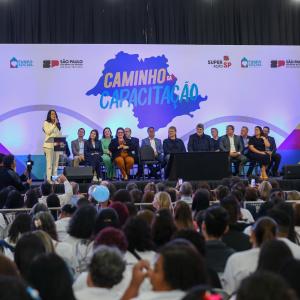 Imagem da notícia ALUNOS DE JAHU RECEBEM DIPLOMAS DO PROGRAMA 