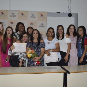 Imagem da notícia Formatura Escola de Beleza: 1ª Turma de manicure e pedicure