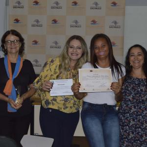 Imagem da notícia Formatura Escola de Beleza: 1ª Turma de manicure e pedicure