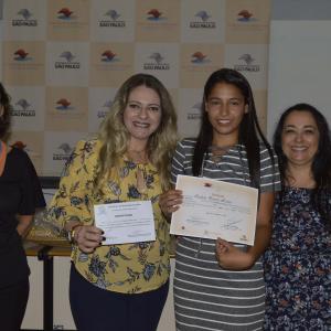 Imagem da notícia Formatura Escola de Beleza: 1ª Turma de manicure e pedicure