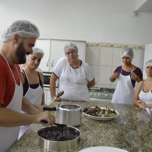 Imagem da notícia Curso de Trufas e Torta Holandesa 1ª turma - FOTOS