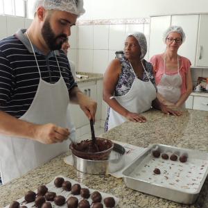 Imagem da notícia Curso de Trufas e Torta Holandesa 2ª turma - FOTOS