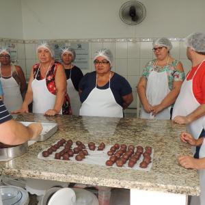 Imagem da notícia Curso de Trufas e Torta Holandesa 2ª turma - FOTOS