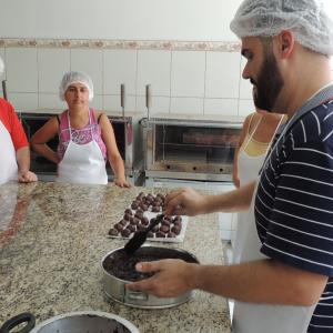 Imagem da notícia Curso de Trufas e Torta Holandesa 2ª turma - FOTOS