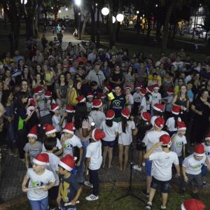 Imagem da notícia Abertura da Programação de Natal com a inauguração da Iluminação na Praça da República - FOTOS