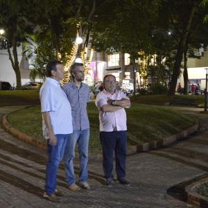 Imagem da notícia Abertura da Programação de Natal com a inauguração da Iluminação na Praça da República - FOTOS
