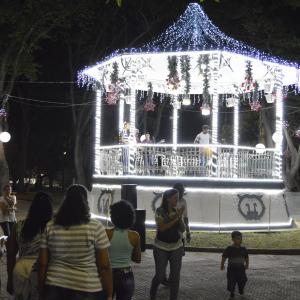 Imagem da notícia Natal: Casinha do Papai Noel e Pagode Gospel com o Grupo Só Prá Deus - FOTOS