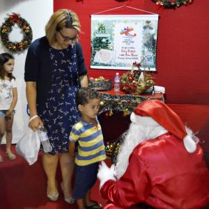 Imagem da notícia Natal: Casinha do Papai Noel e Pagode Gospel com o Grupo Só Prá Deus - FOTOS