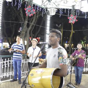 Imagem da notícia Natal: Casinha do Papai Noel e Pagode Gospel com o Grupo Só Prá Deus - FOTOS